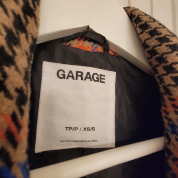 Plaid Ladies Coat - Picture 3 of 6